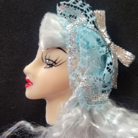 Glamour Lady Head Brooch Face Lot of 3 Blue Red White Silver With Gift Boxes - Picture 14 of 16